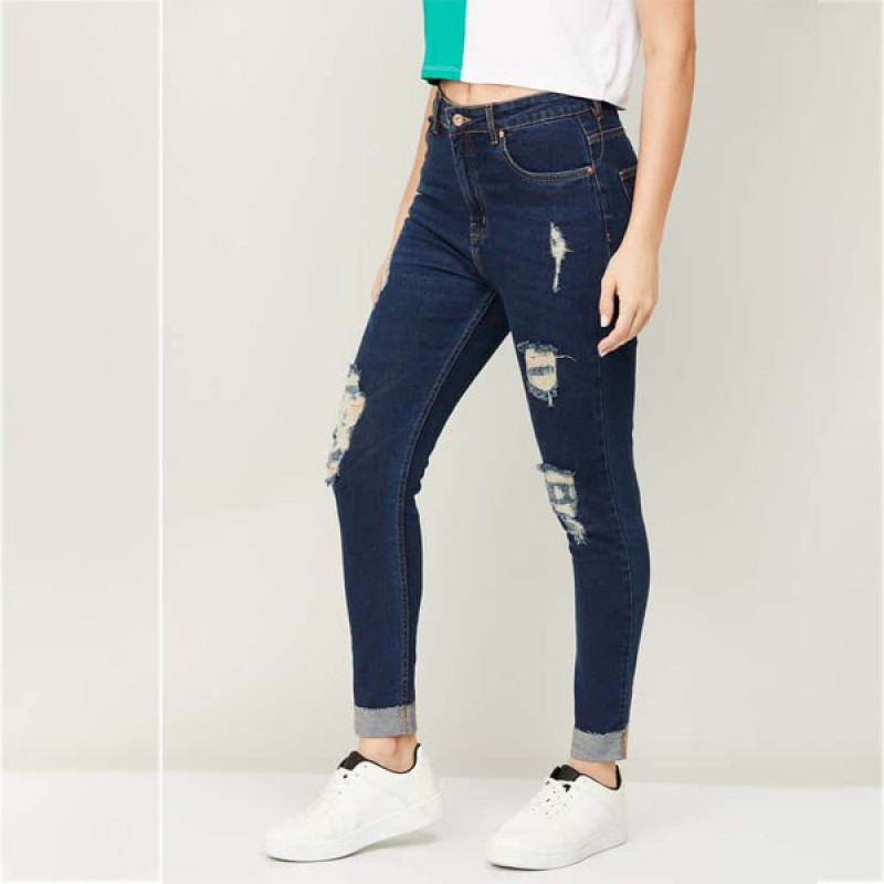 Women Distressed Straight Fit Jeans